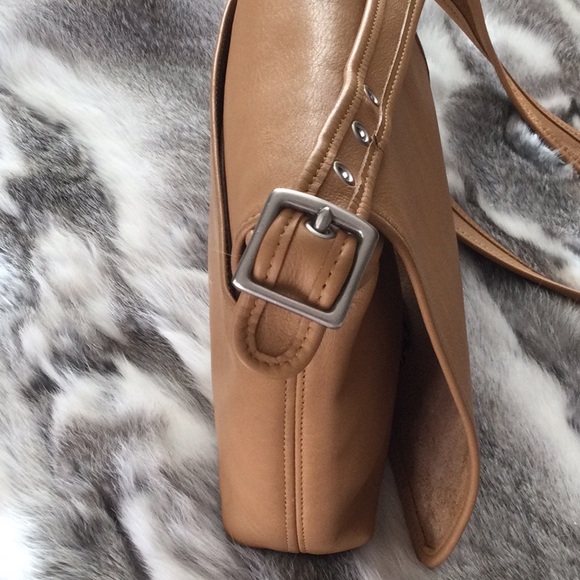 Coach Tan Crossbody Bag with Leather Material and Flap Closure - Picture 3 of 8